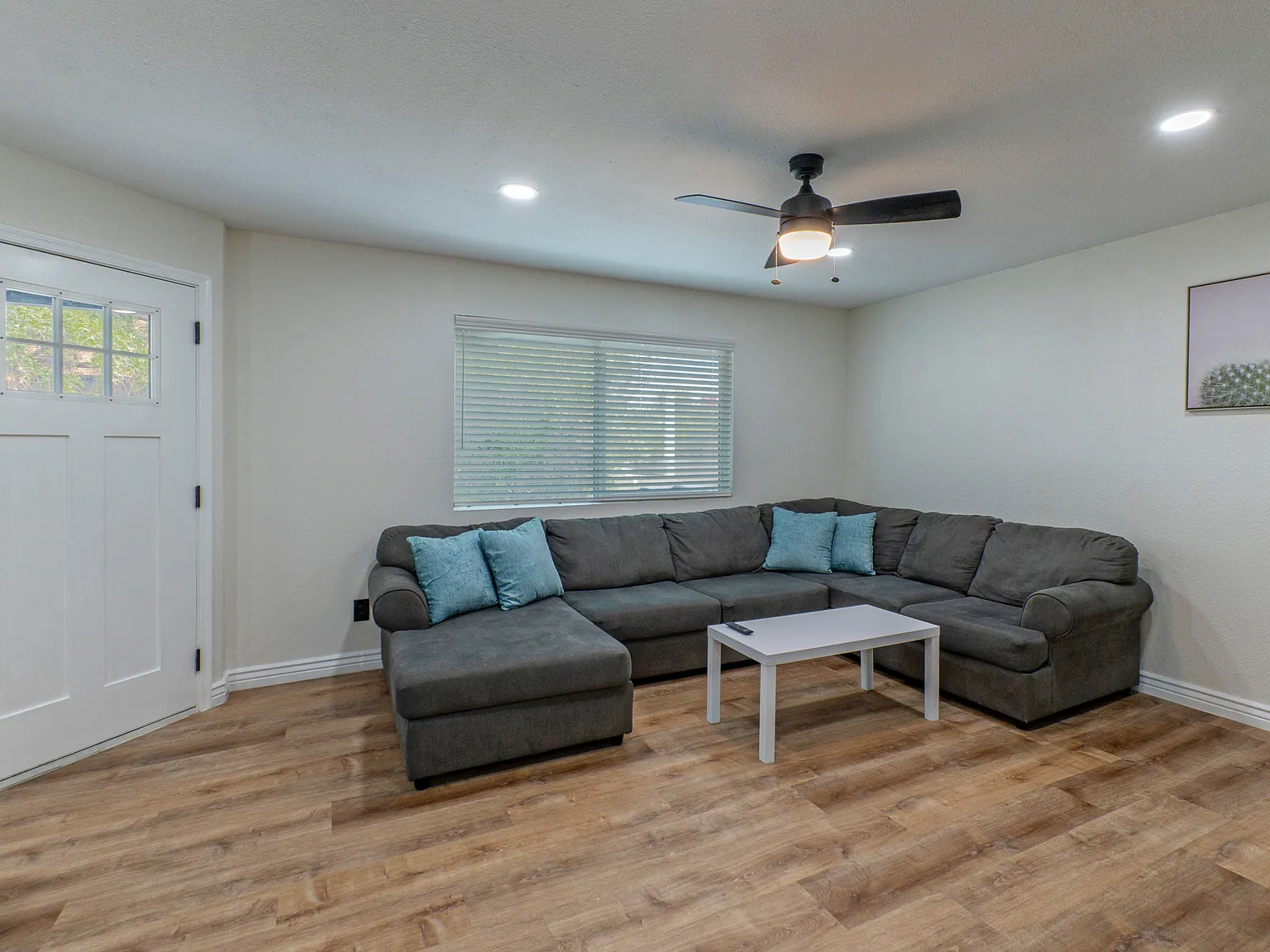 2 bed, 750 sqft, $2,200 — Photo 3