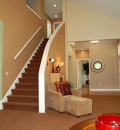 5th image of 215 Blossom Ln