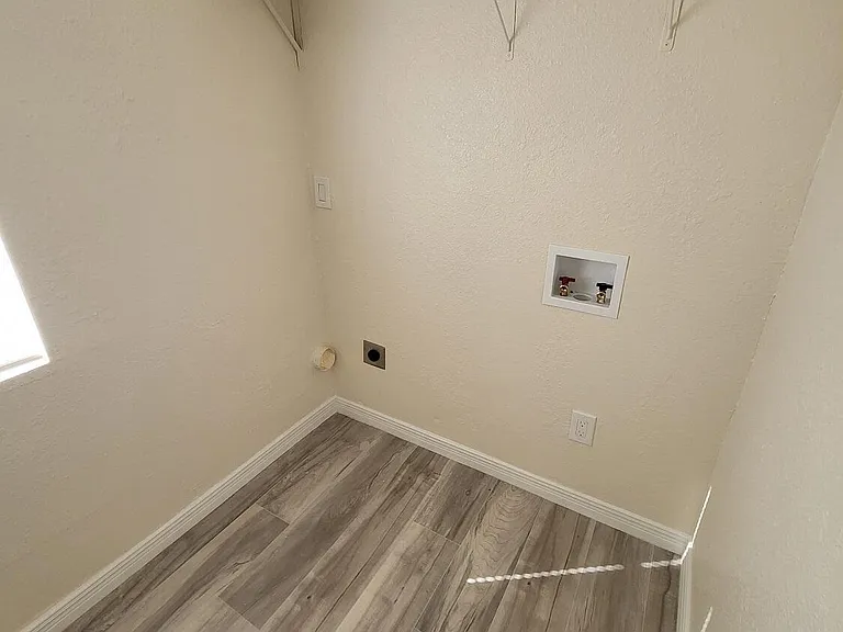 7143 N Loop Dr #E — Photo 10