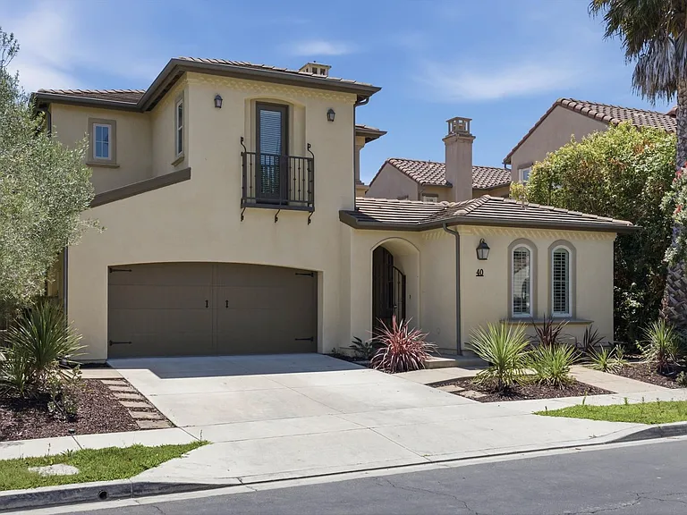 40 Paseo Lerida — Photo 2