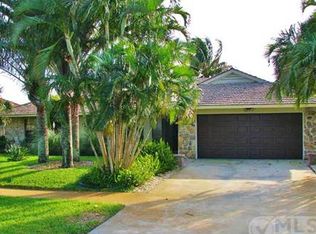 36 Pine Hill Trl W, Tequesta, FL 33469