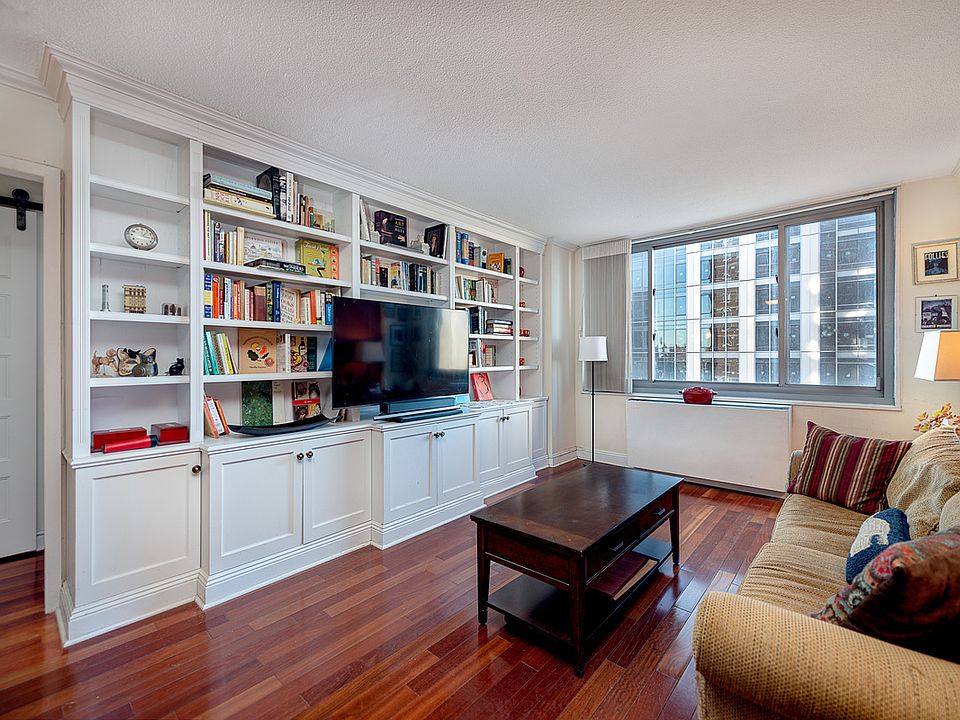 1st image of 2025 Broadway APT 22C