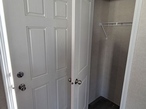 4th image of 230 Birch Dr