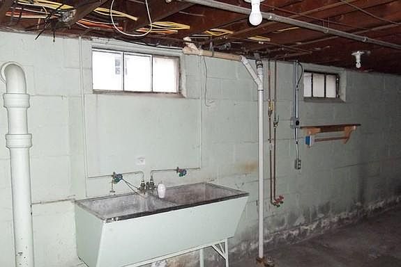 basement laundry