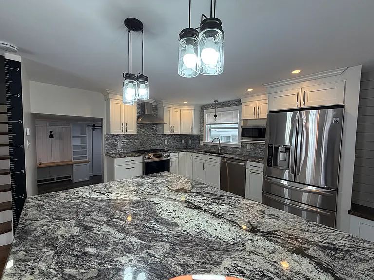 715 Edgewater Dr — Photo 5