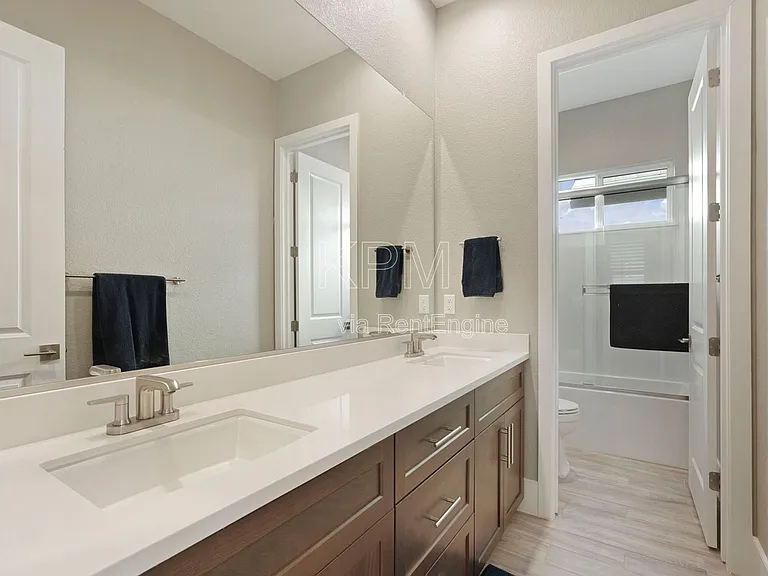 2933 Valencia St — Photo 35