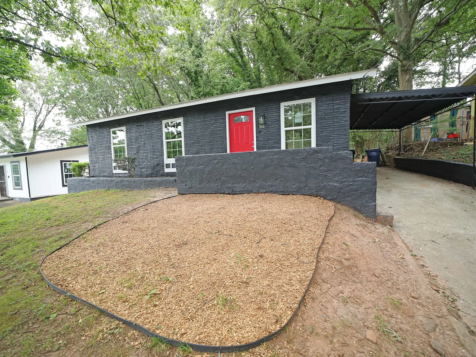 3 bed, 1300 sqft, $1,999 — Photo 3
