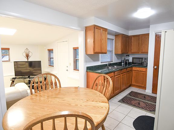 5th image of 358 BLAIRMORE Boulevard E