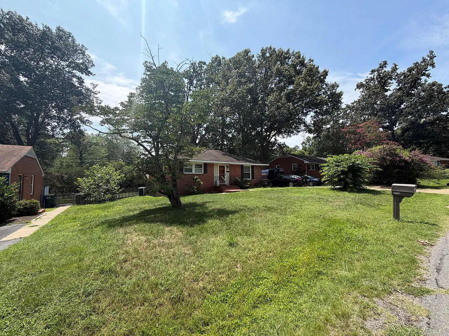 Charming 2 Bedroom Home with Spacious Yard in Henrico! — Photo 2