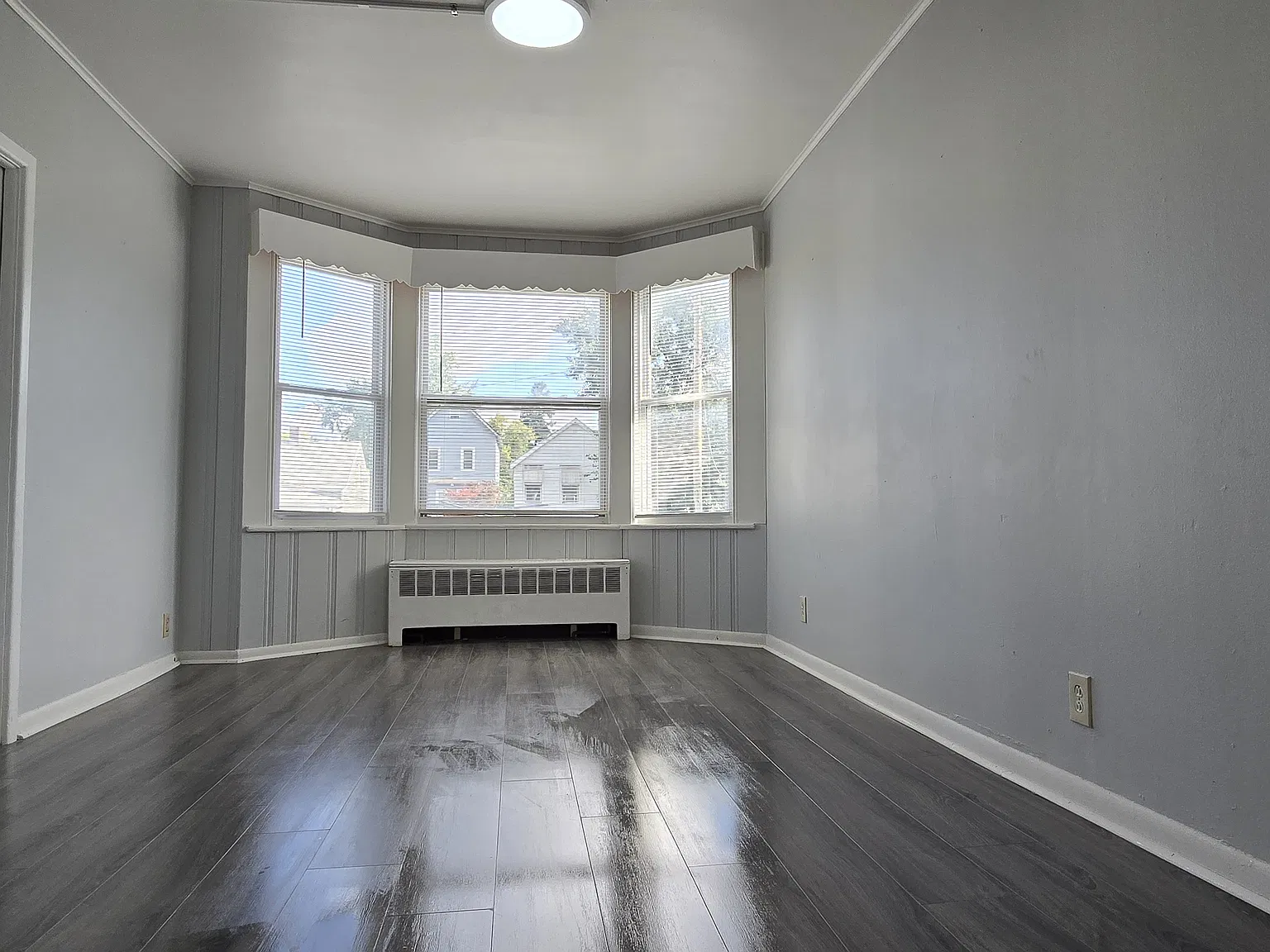 2 bed, 1025 sqft, $1,550 — Photo 2