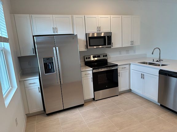 3rd image of 8605 Daybreak St