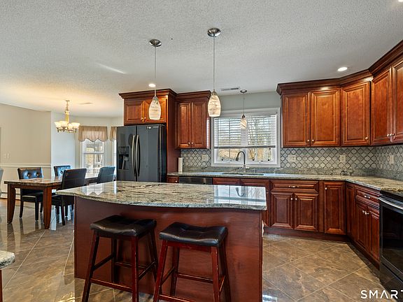 3rd image of 453 Burlington Road
