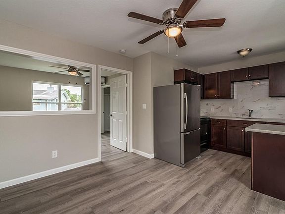 2nd image of 1819 Cove Park Dr Unit 4