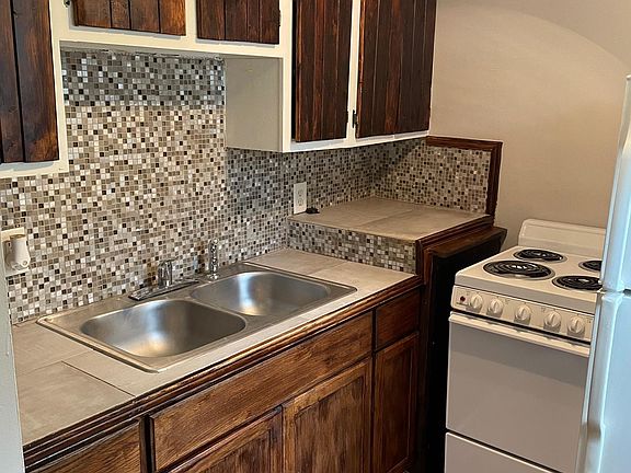 4th image of 1212 Tampa Dr #1
