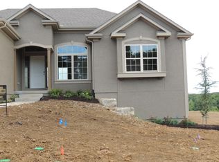 15261 Pine Rdg, Basehor, KS 66012