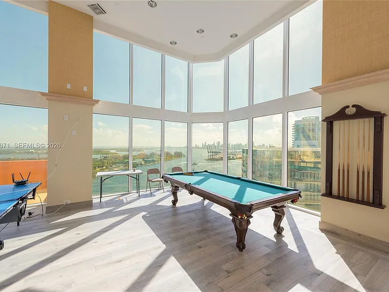 300 S Pointe Dr #907 — Photo 59