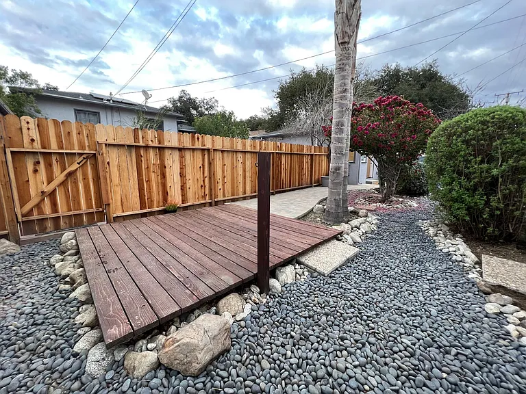 Oakdale Dr — Photo 16