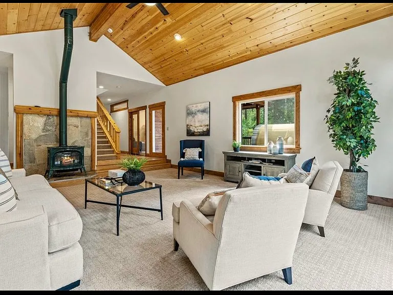 10915 Royal Crest Dr — Photo 17