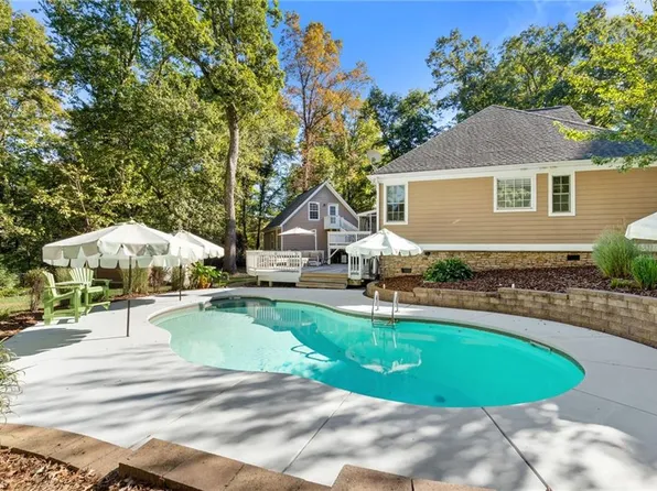 405 Saint Andrews Rd, Statesville, NC 28625