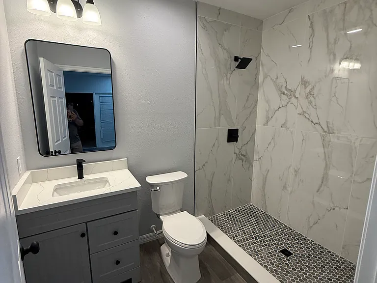 2222 Hamlin Trl — Photo 3
