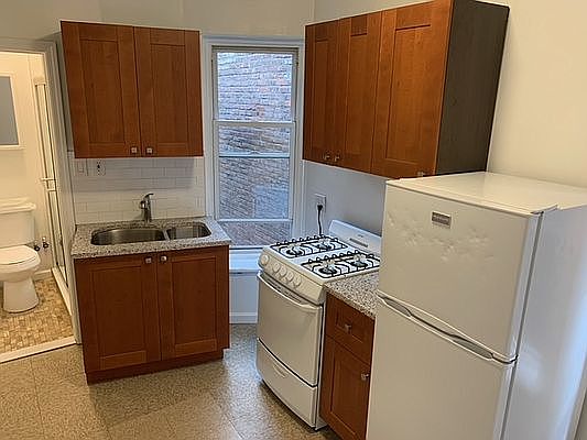 2nd image of 540 W 47th St APT 17