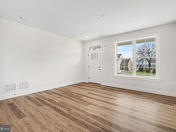 5th image of 103 Brookfield Dr