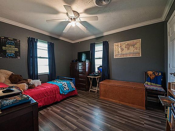 5th image of 2918 Tyler Ave