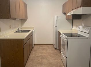 1115 School St NW APT 34, Elk River, MN 55330