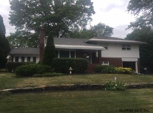 1121 Godfrey Ln, Niskayuna, NY 12309