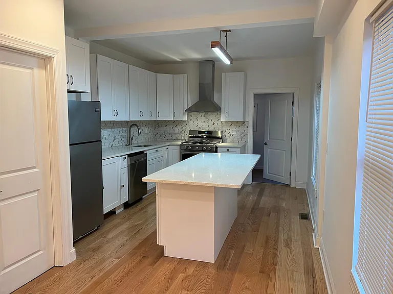 220 Lakeview Ave — Photo 4