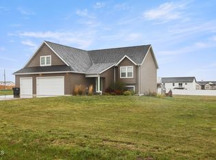 13657 Mulberry Loop NW, Williston, ND 58801