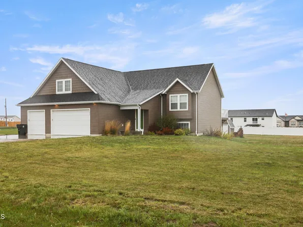 13657 Mulberry Loop NW, Williston, ND 58801