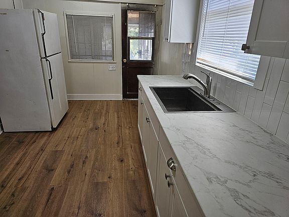 4th image of 1214 Florida St