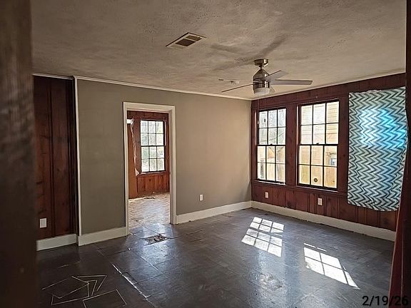 4th image of 102 Colonial Dr