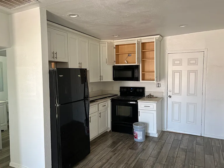 822 N 40th Ave #1E — Photo 3