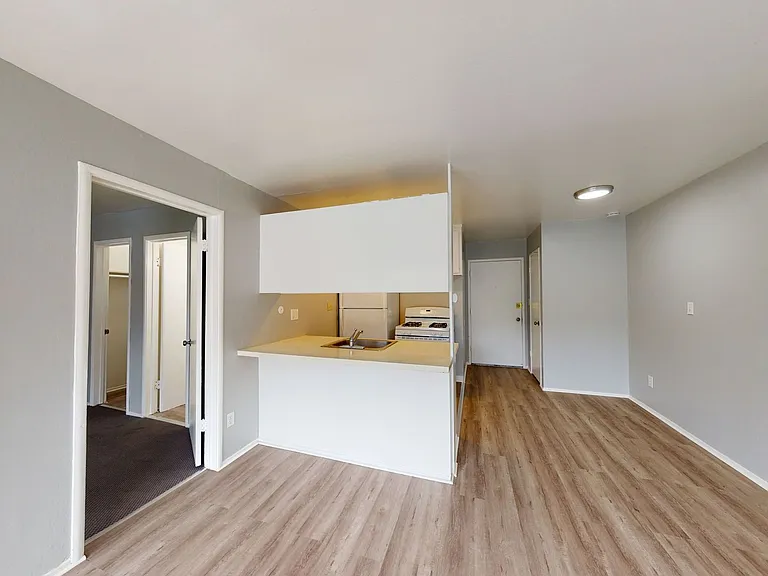 7036 MacArthur Blvd — Photo 38