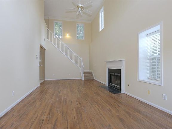 4th image of 914 Park Place Dr