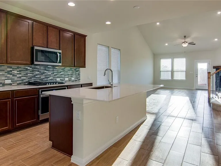 15900 Cessida St — Photo 21