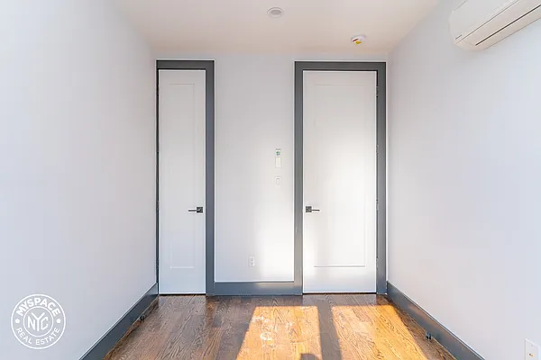 Rented by MySpaceNYC | media 8
