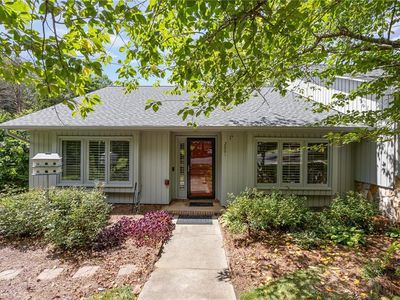 2801 Waters Edge Ln, Greensboro, NC, 27410