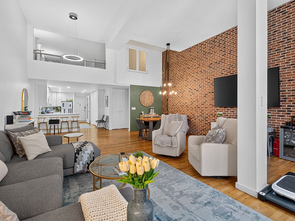1st image of 372 5th Ave #2L