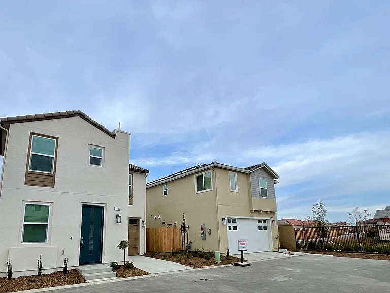 2052 N Rogers Ln — Photo 10