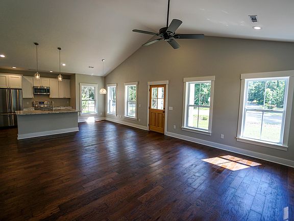 4th image of 159 Middle Rd