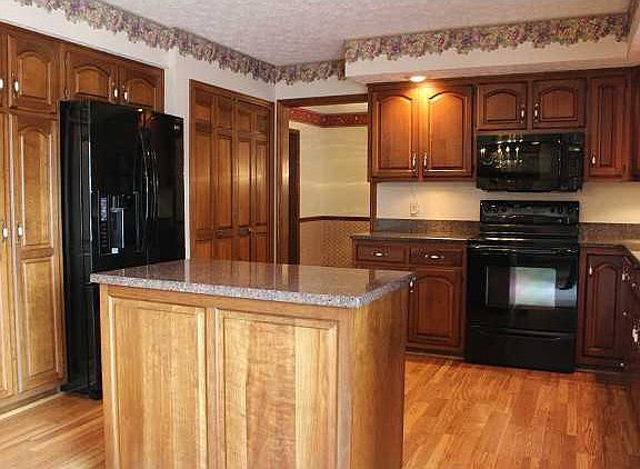 3rd image of 1419 Cambridge Dr