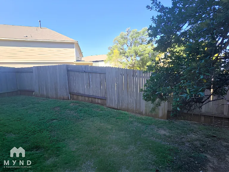 708 Hays Hill Dr — Photo 3