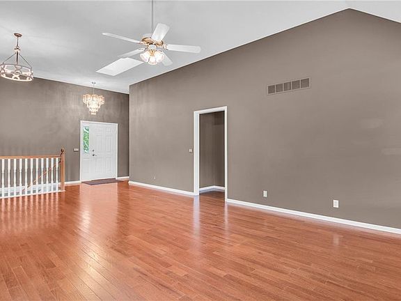 4th image of 7014 W 156th St