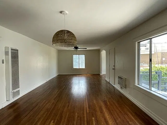 1306 Talmadge St — Photo 4