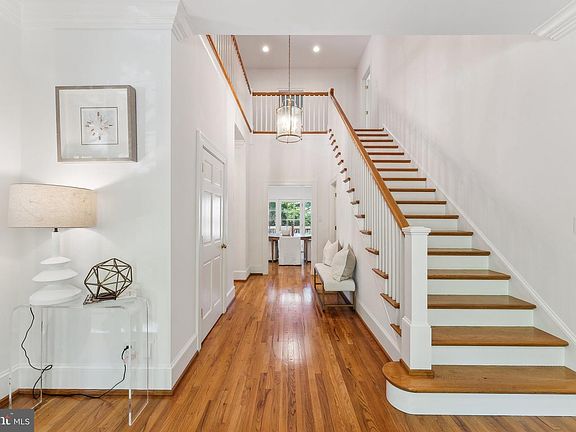 4th image of 4819 Kemble Pl NW