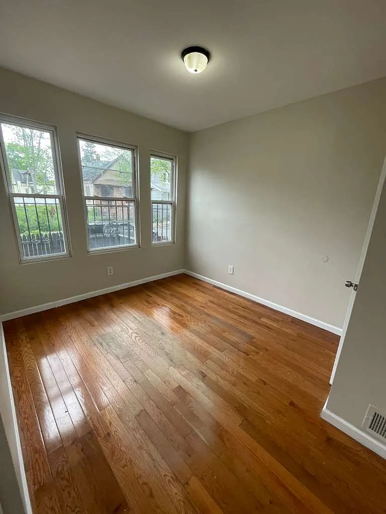 Building Photo - 144 Alexander St #1