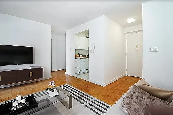 Rented by REAL New York | media 10